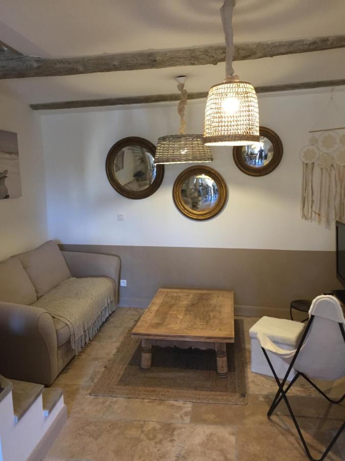 Chez Enzo Apartment Pierrevert Bagian luar foto